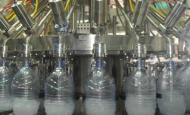 Combibloc de sopladora, llenadora y tapadora de agu de envase grande